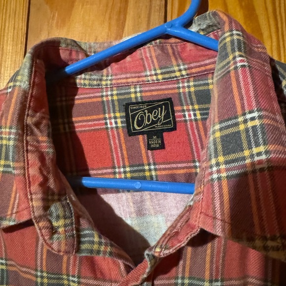 Used Obey flannel worm in size medium - Picture 2 of 2